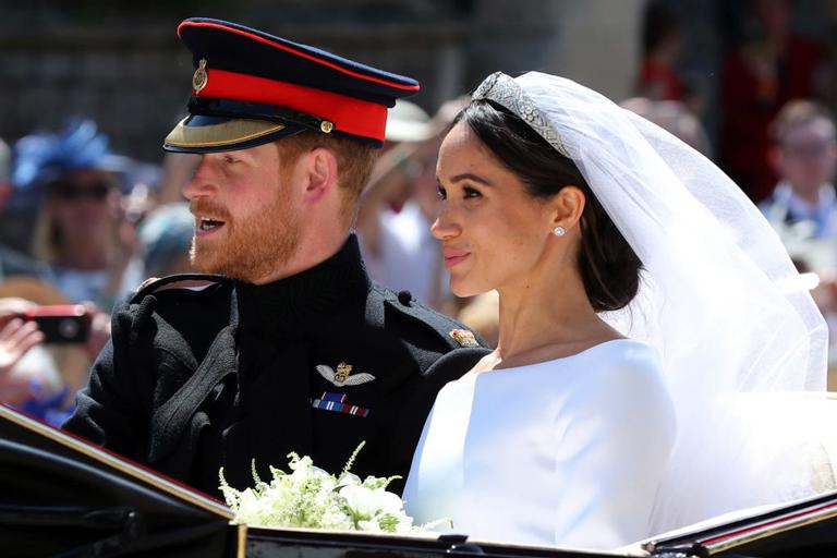 Meghan Markle e príncipe Harry estão oficialmente casados