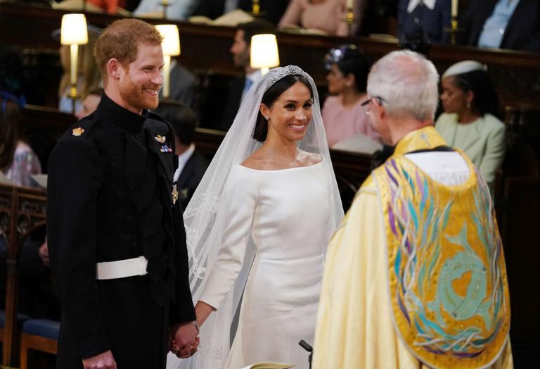 Meghan Markle e príncipe Harry no altar