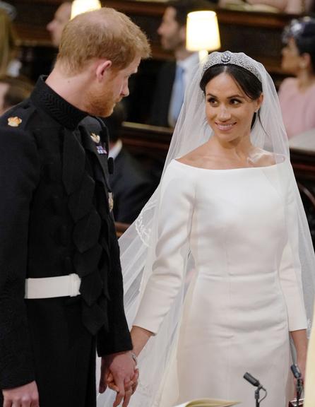 Meghan Markle e príncipe Harry no altar