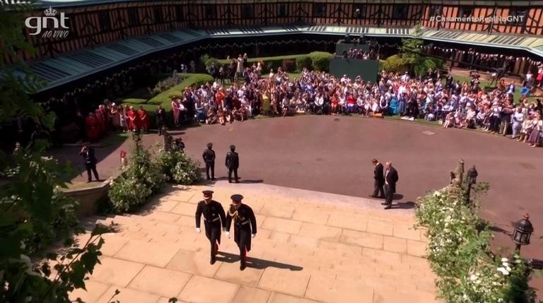 Príncipe Harry chega ao casamento acompanhado de príncipe William