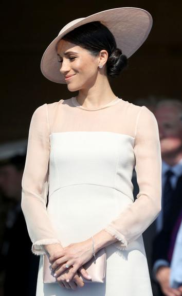 Vestido usado por Meghan Markle em primeira aparição oficial esgota