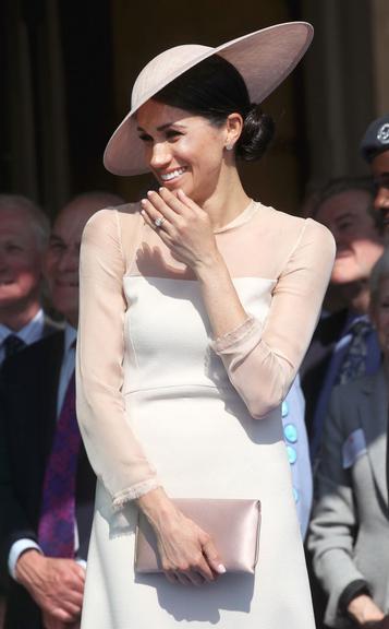 Vestido usado por Meghan Markle em primeira aparição oficial esgota