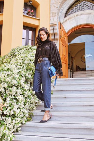 A influencer Mariah Bernardes no Four Seasons Sultanahmet