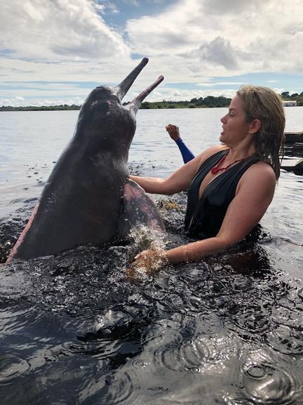 Maria Cândida curte viagem pela Amazônia