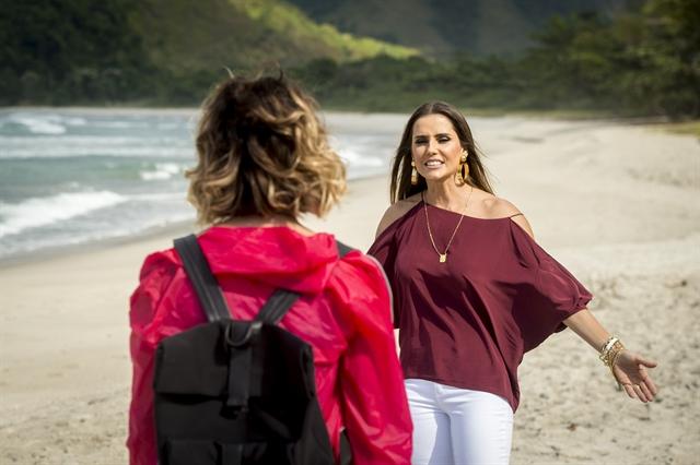 Karola (Deborah Secco) e Luzia (Giovanna Antonelli)