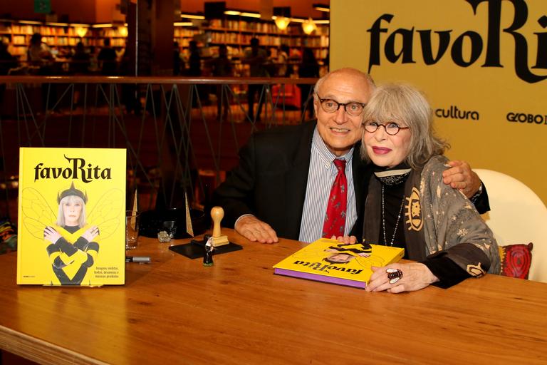 Rita Lee no lançamento de favoRita