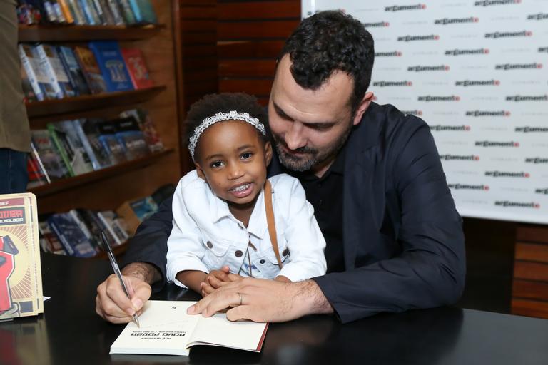 Noite de autógrafos do livro 'Novo poder: Democracia e tecnologia'