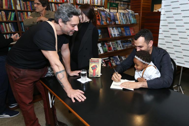 Noite de autógrafos do livro 'Novo poder: Democracia e tecnologia'