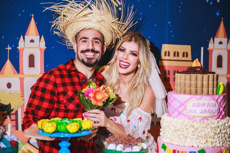 Ex-BBBs Kaysar e Jacqueline sobem ao altar 