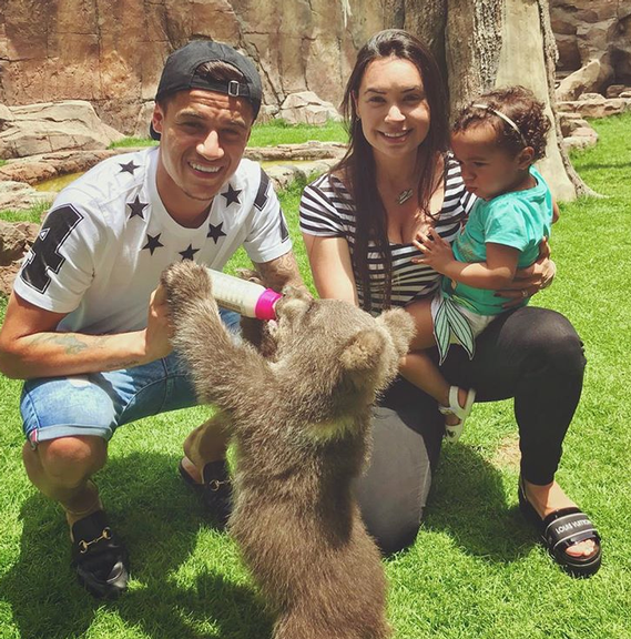 Philippe Coutinho, a filha, Maria Coutinho e a esposa, Aine Coutinho