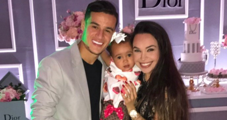 Philippe Coutinho, a filha, Maria Coutinho e a esposa, Aine Coutinho