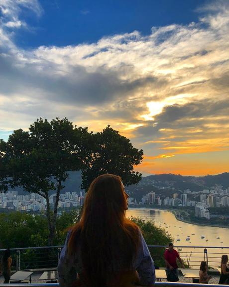 Marina mostra os preparativos para sua festa de 23 anos