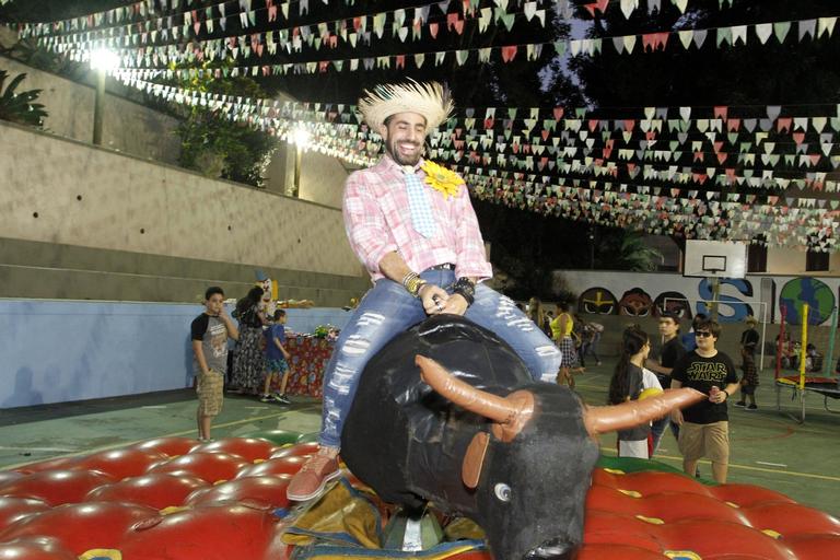 Breno e Paula se casam em festa junina no Rio de Janeiro