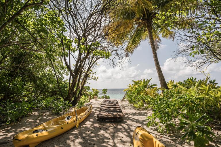 Em meio à natureza, o Four Seasons Desroches Island encanta