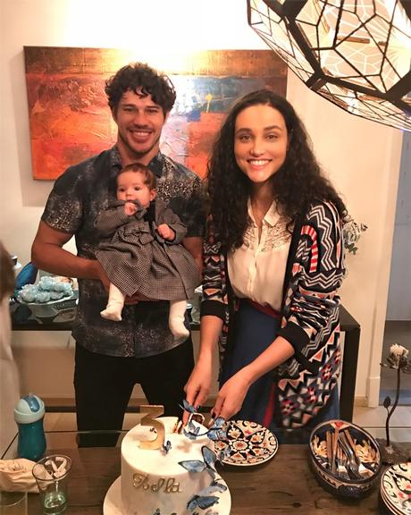 Débora Nascimento e José Loreto celebram os 3 meses da filha