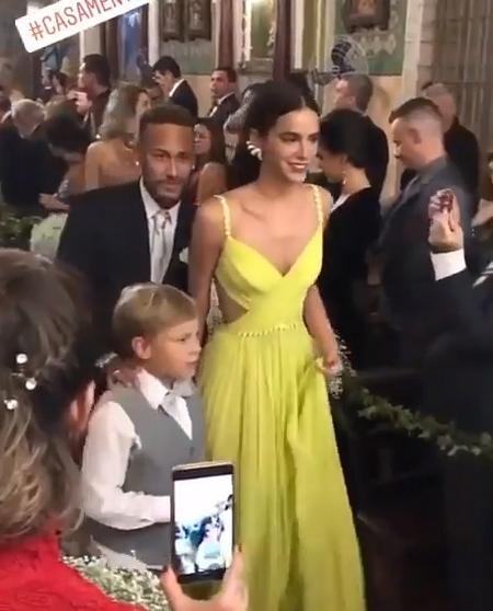 Bruna Marquezine e Neymar Jr. roubam a cena em casamento