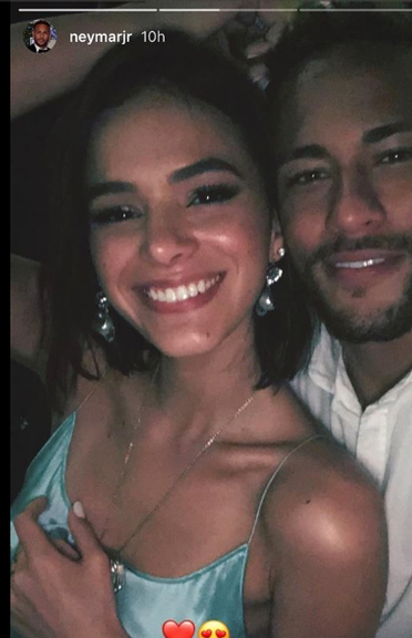 Bruna Marquezine é madrinha de casamento da melhor amiga 