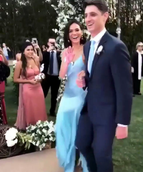 Bruna Marquezine é madrinha de casamento da melhor amiga 