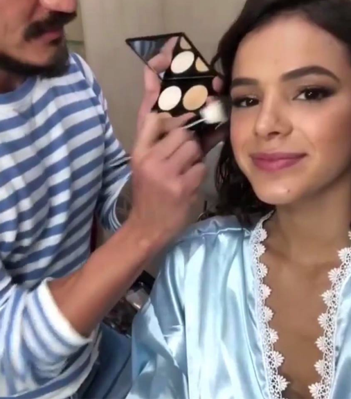 Bruna Marquezine é madrinha de casamento da melhor amiga 