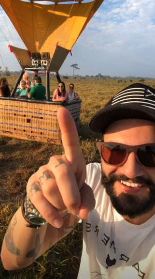 Gleici e Wagner curtem passeio de balão no Acre