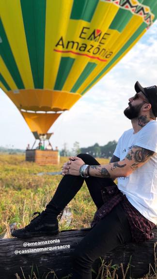 Gleici e Wagner curtem passeio de balão no Acre