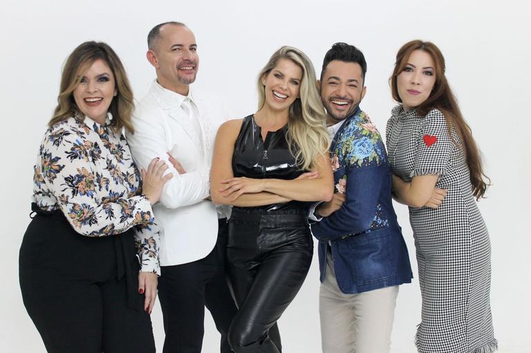 Karina Bacchi e equipe do reality Duelo de Salões