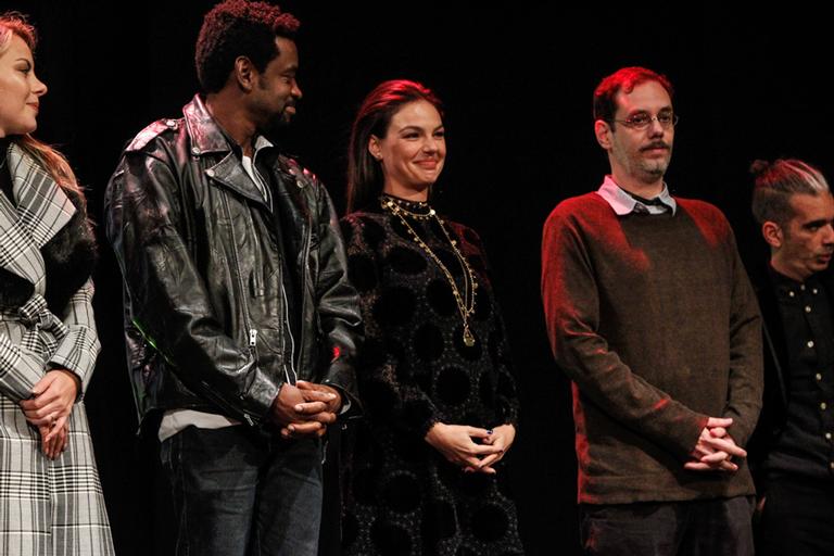 Isis Valverde rouba a cena no Festival de Cinema de Gramado