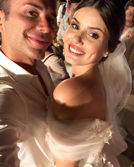 Famosos curtem festão de casamento de Camila e Klebber