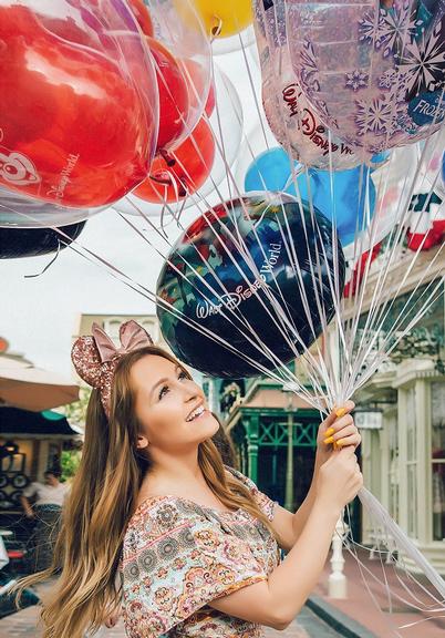 Carla Diaz curte férias na Disney