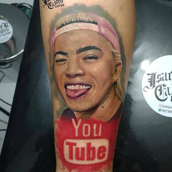 Fã faz tatuagem realista com rosto de Whindersson Nunes