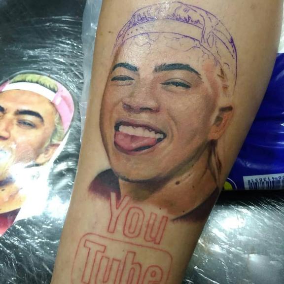 Fã faz tatuagem realista com rosto de Whindersson Nunes