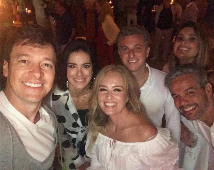 Luciano Huck recebe famosos em aniversário de 47 anos