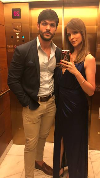 Lucas Fernandes e Ana Lúcia curtem em Hong Kong