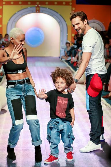 Filho de Aline Wirley e Igor Rickli rouba a cena em desfile