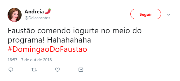 Faustão quebra protocolo e come iogurte durante o 'Domingão'