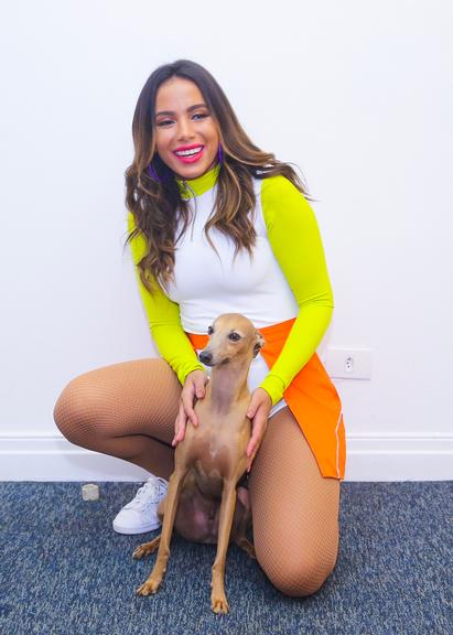 Anitta encanta no 'Show das Poderosinhas'