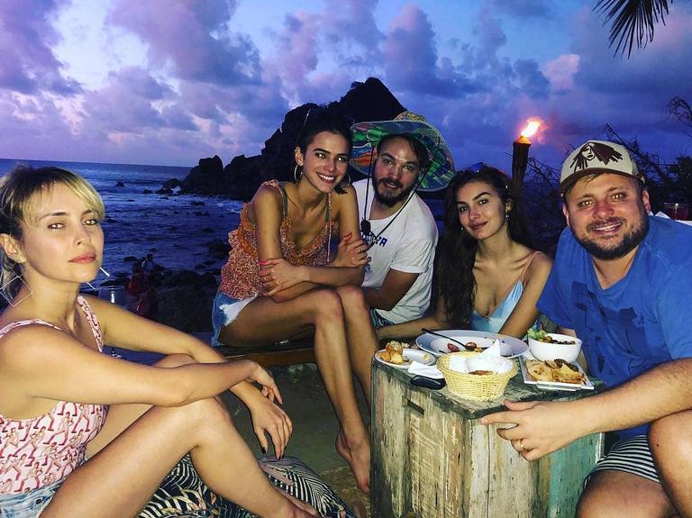 Bruna Marquezine viaja para Fernando de Noronha com amigos