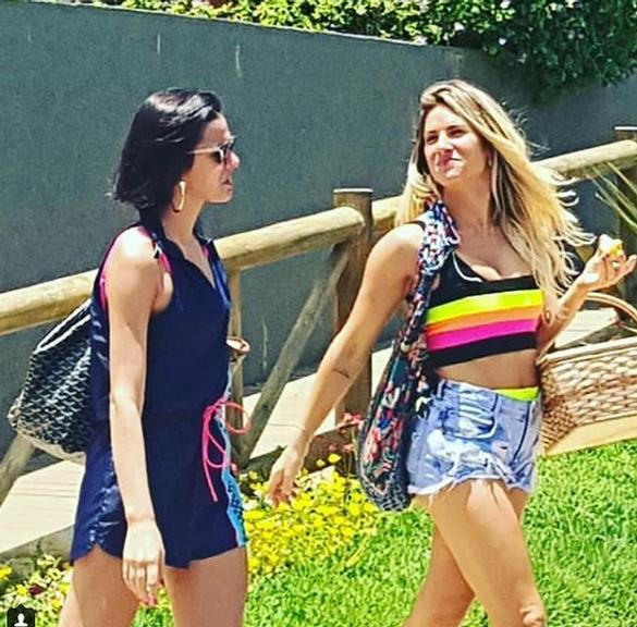 Bruna Marquezine aposta em look praiano no valor de R$ 1.200