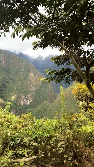 Grazi Massafera abre o álbum de viagem para Machu Picchu