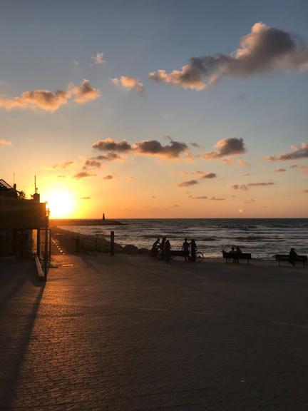 Juliana Rios mostra cenários deslumbrantes em Tel Aviv, Israel