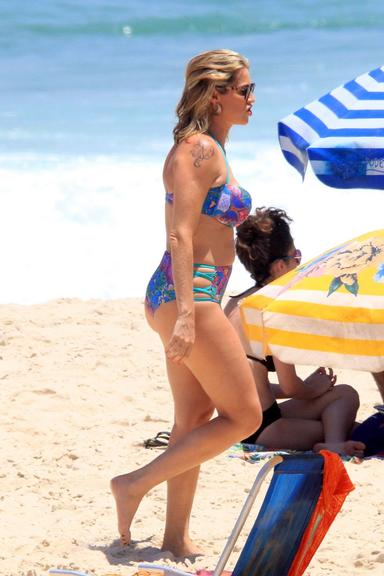 Luana Piovani curte dia de praia