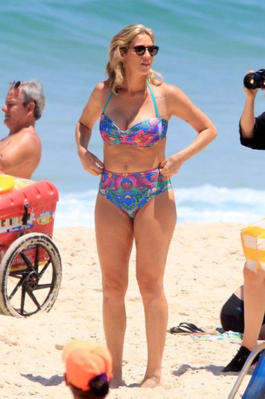 Luana Piovani curte dia de praia