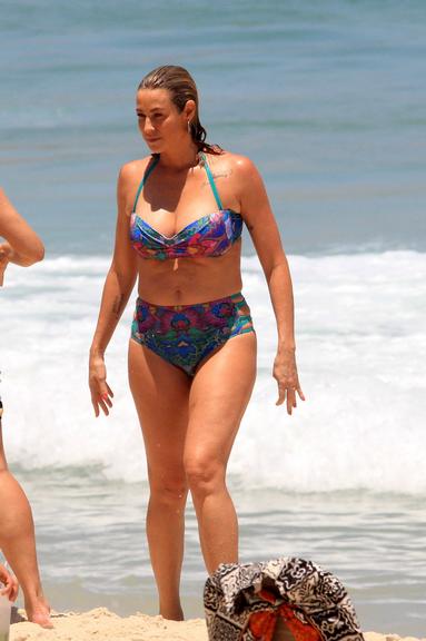 Luana Piovani curte dia de praia