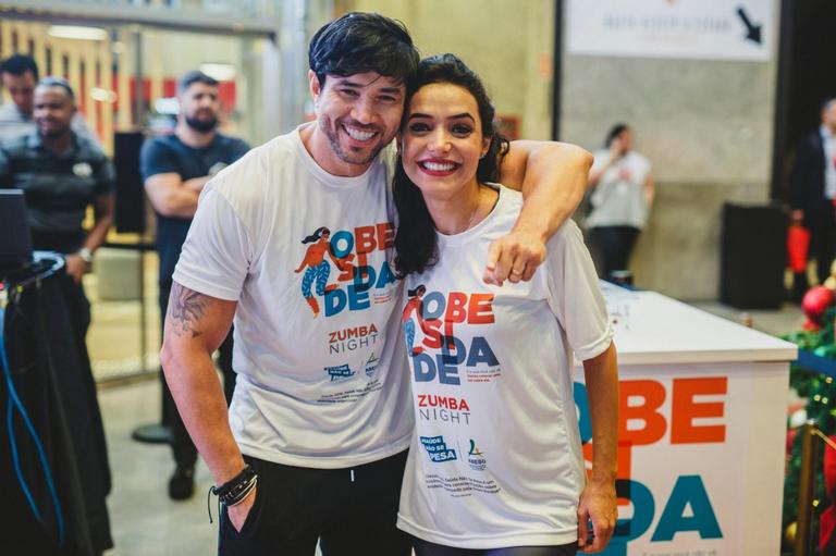 Reginaldo Sama agita Av. Paulista com aula de dança