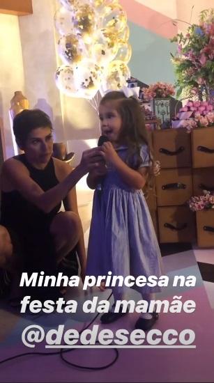 Festa surpresa de Deborah Secco