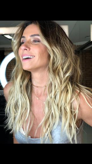 Giovanna Antonelli muda o visual e aposta em mega hair