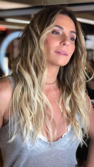 Giovanna Antonelli muda o visual e aposta em mega hair