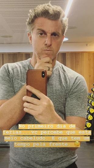 Luciano Huck renova o visual para as férias