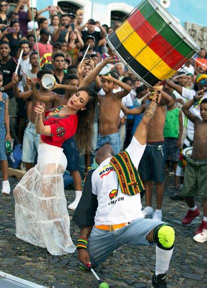 Claudia Leitte lança Saudade com Hungria e participação especial do Olodum