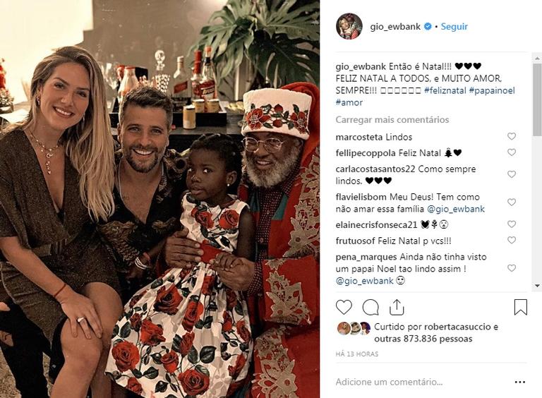 Giovanna Ewbank e Bruno Gagliasso escolhem Papai Noel negro para Titi